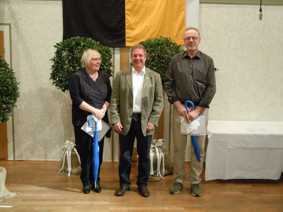 Ehrennadel für Karlheinz Lohnert Ehrenamtsbonus für Doris Schumacher ...